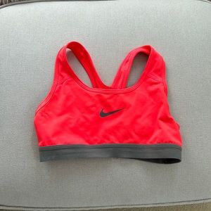 Nike hot pink xs women’s sports bra